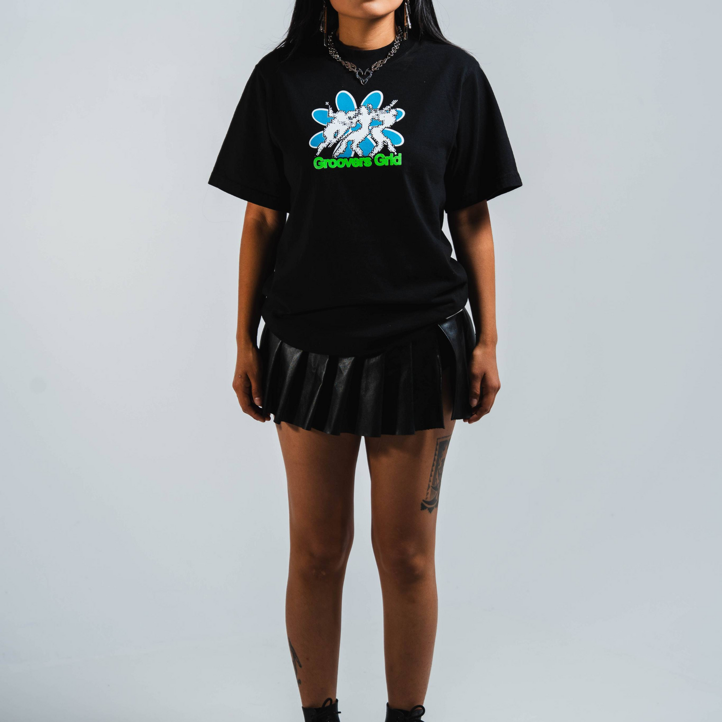 groovers grid dancin' tee